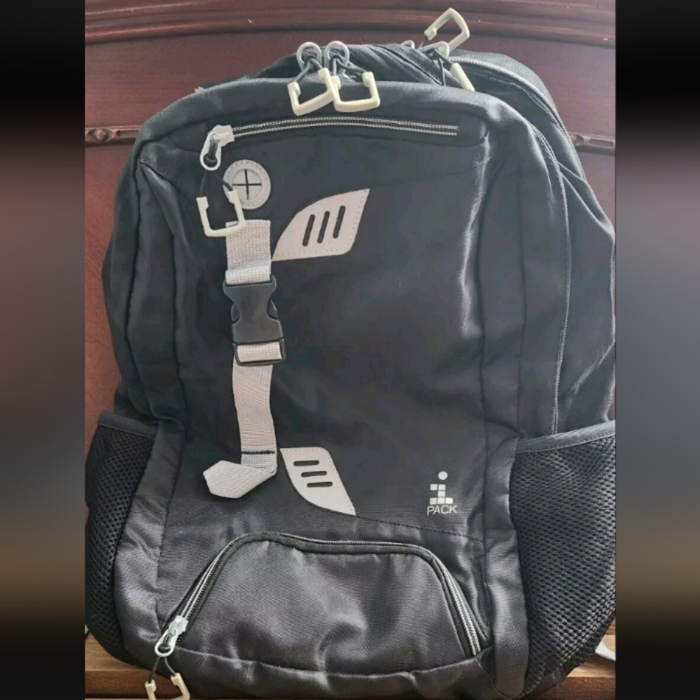 I Pack Medium Black Backpack, Gray Inside Laptop Pocket Great Condition